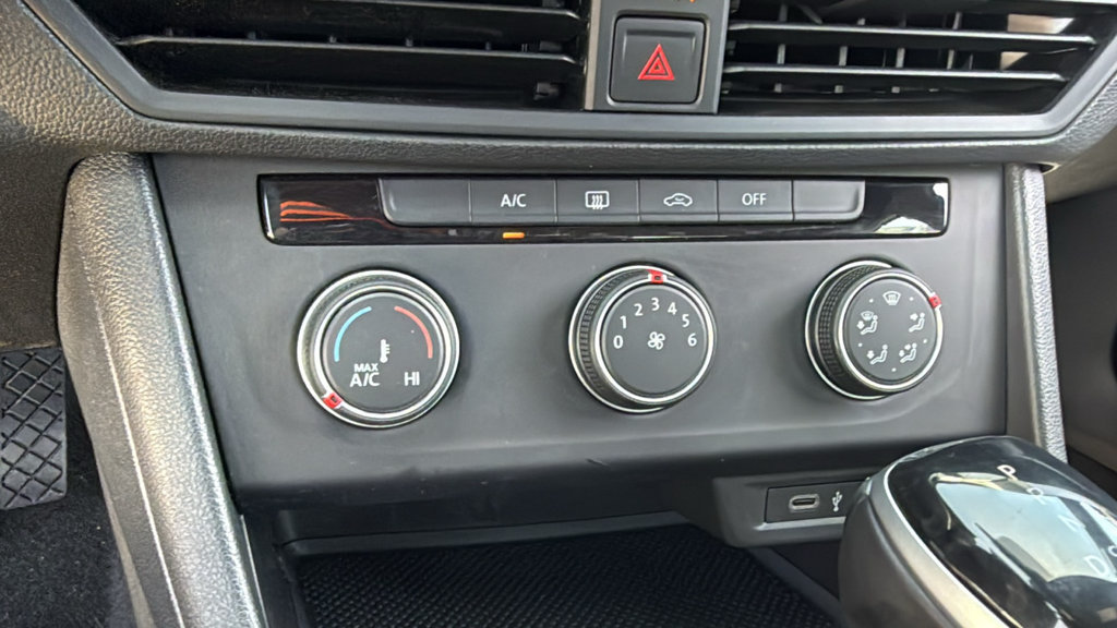 Used 2022 Volkswagen Jetta Sport FWD image 34