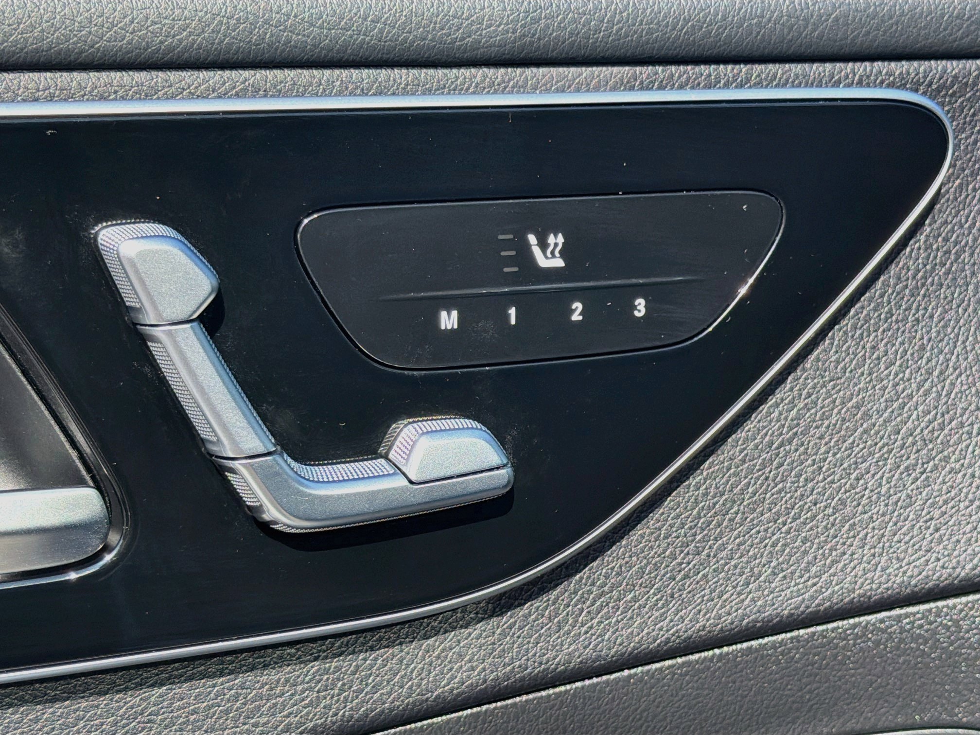 Used 2025 Mercedes-Benz C 300 4MATIC Sedan image 25