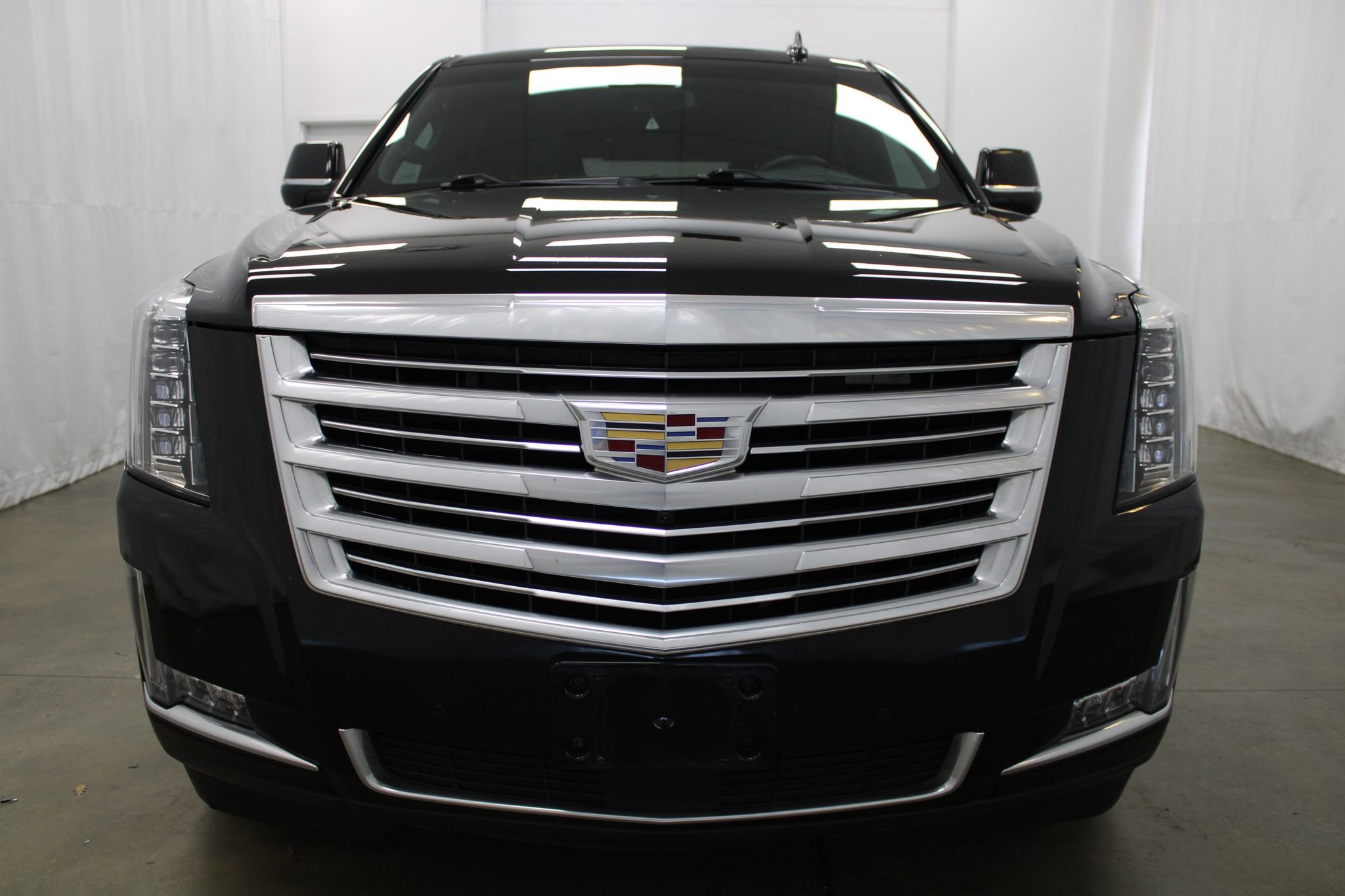 Used 2020 Cadillac Escalade ESV Platinum AWD/4WD image 3