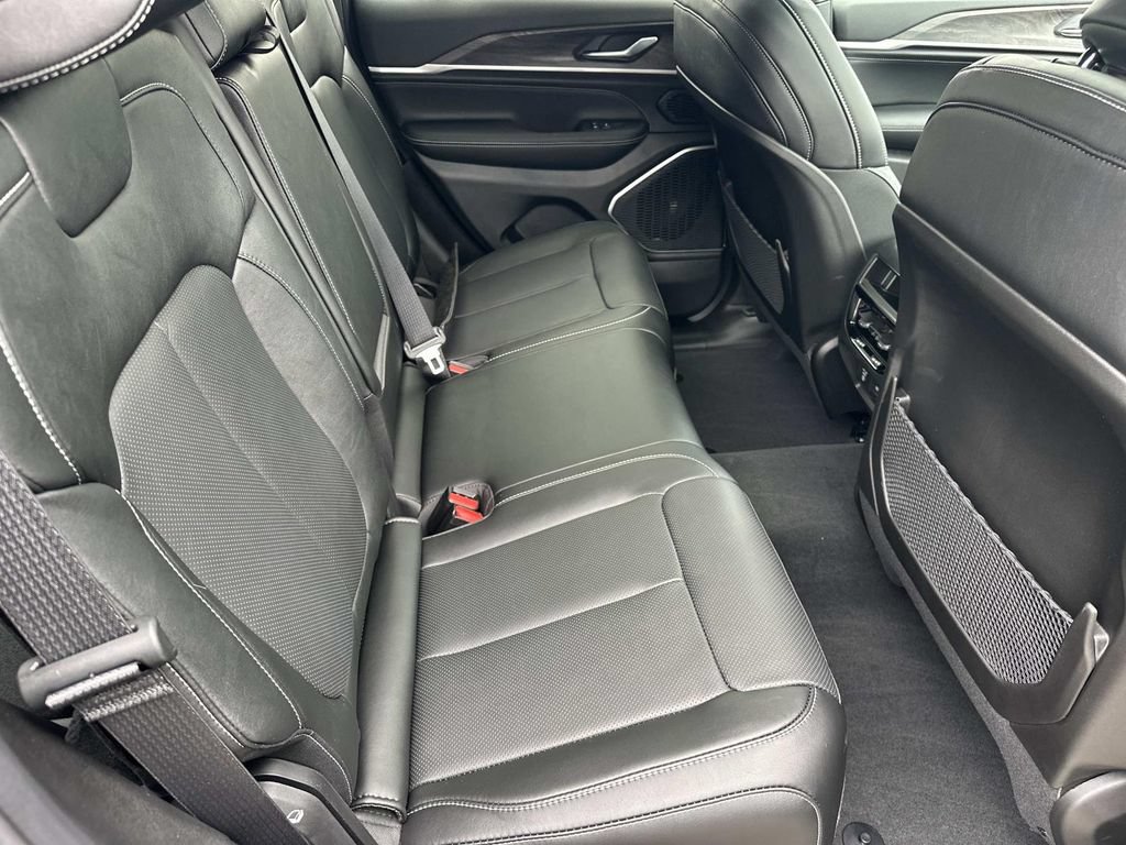 New 2026 Jeep Grand Cherokee Limited AWD/4WD image 16