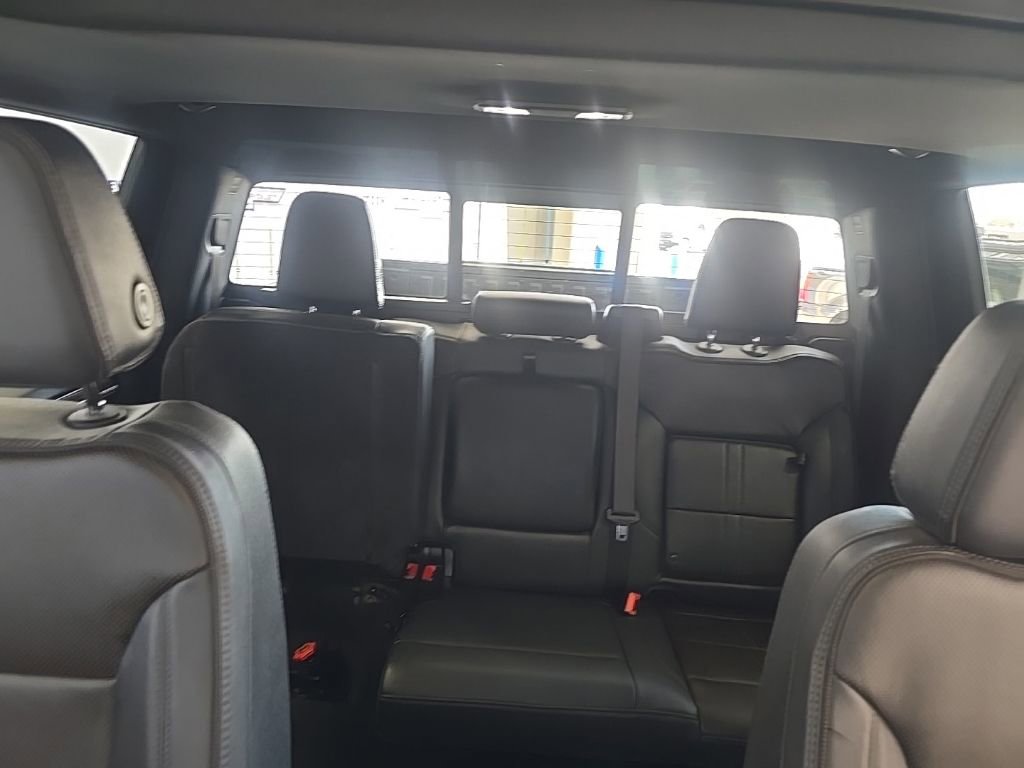Used 2025 Chevrolet Silverado 1500 High Country AWD/4WD image 18