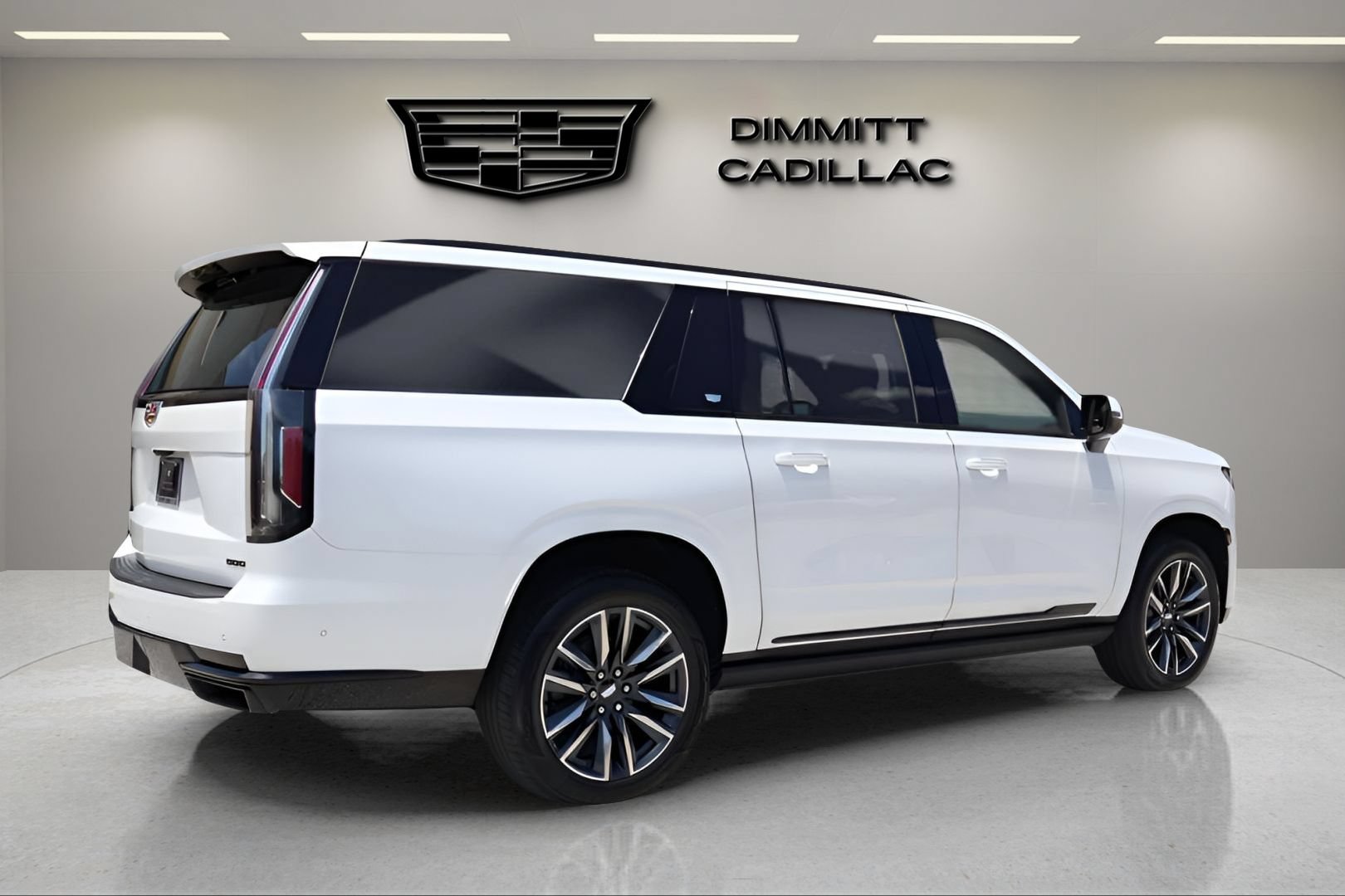Used 2022 Cadillac Escalade ESV Sport w/ Touring Package AWD/4WD image 5