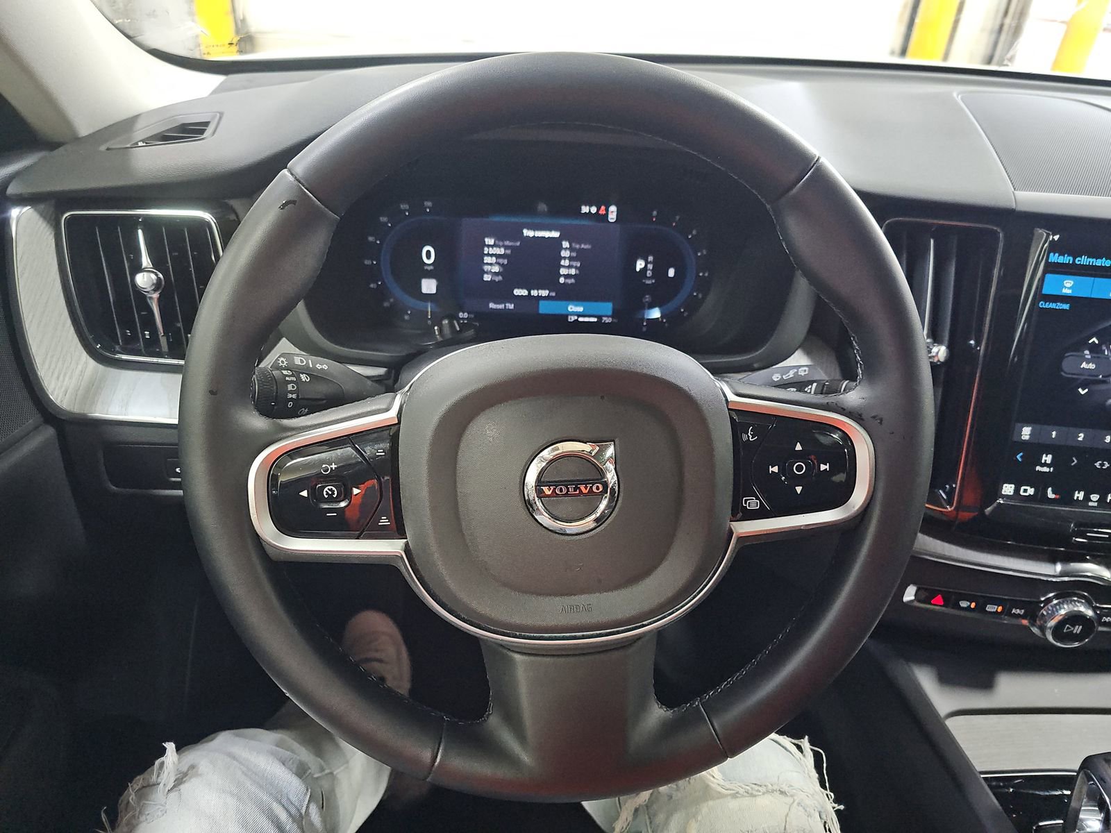 Used 2025 Volvo XC60 B5 Plus image 11