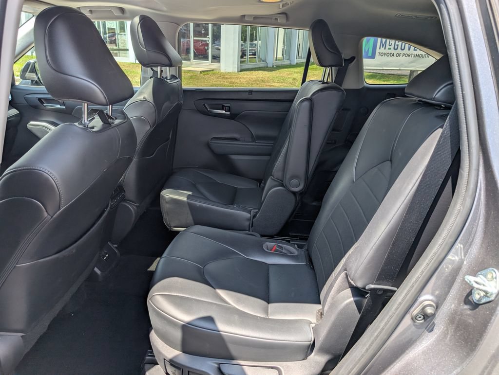 Used 2021 Toyota Highlander XLE AWD/4WD image 21