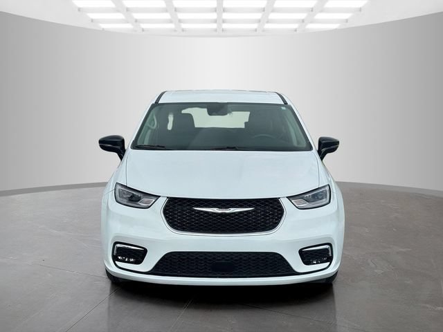 Certified 2024 Chrysler Pacifica Touring-L FWD image 2