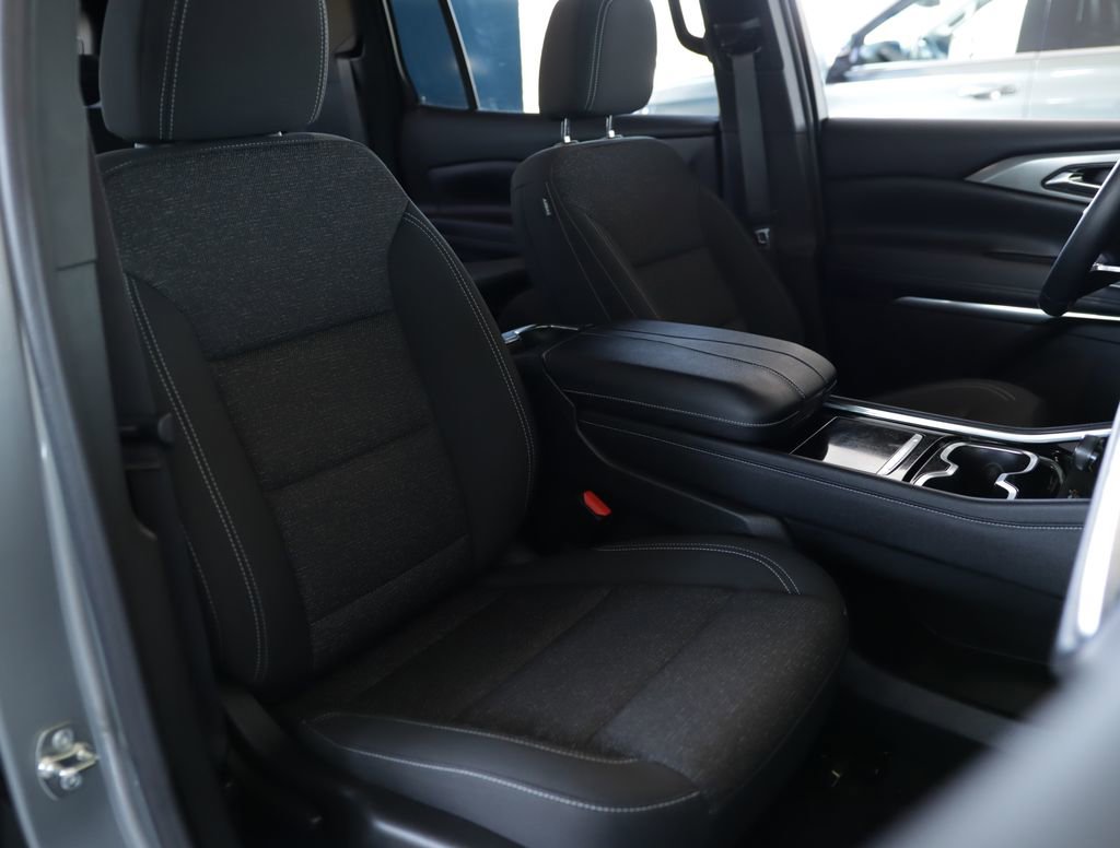 Used 2024 Chevrolet Traverse LT image 32