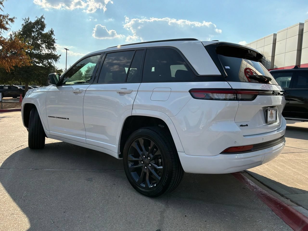 Used 2026 Jeep Grand Cherokee Limited AWD/4WD image 8