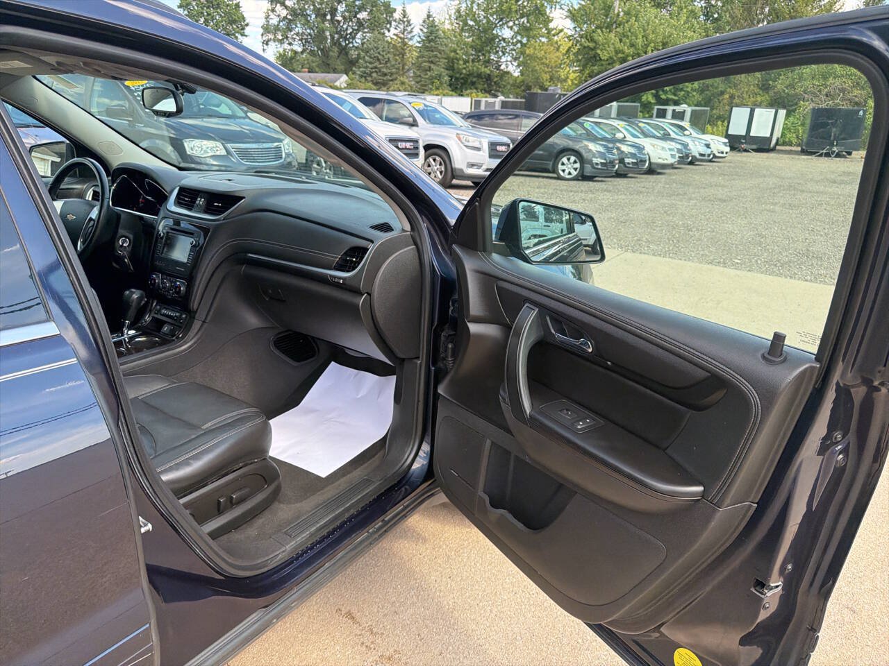 Used 2015 Chevrolet Traverse LT FWD image 16