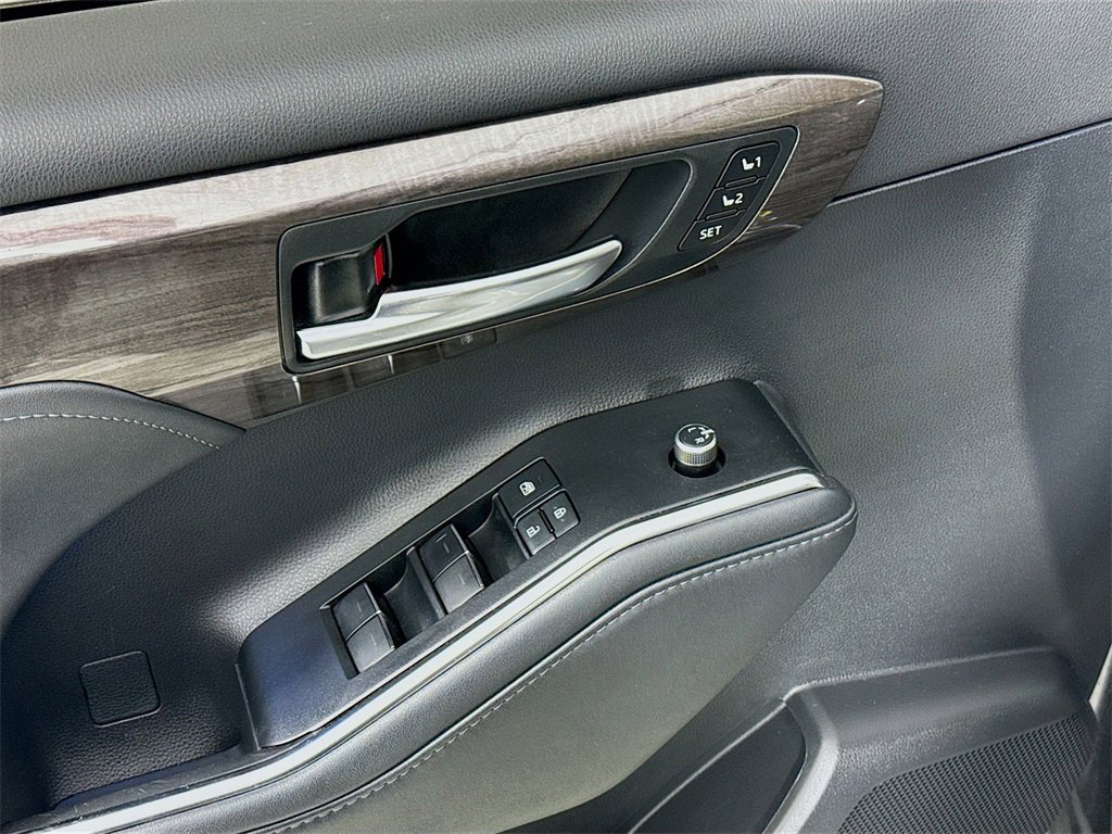 Used 2021 Toyota Highlander Platinum image 19