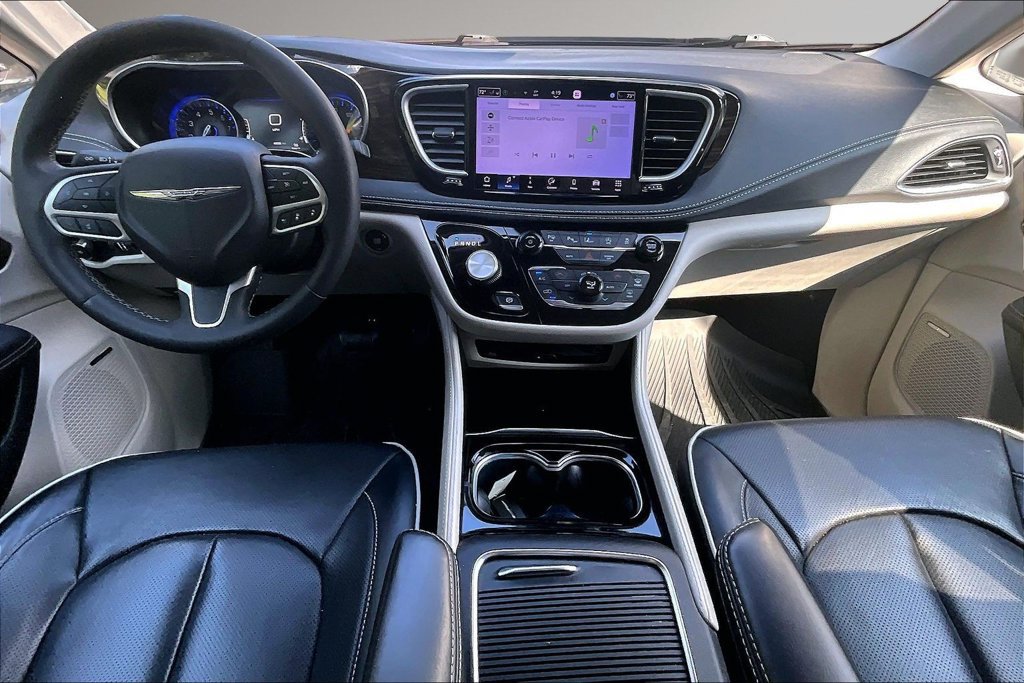 Used 2023 Chrysler Pacifica Limited w/ Uconnect Theater Family Group AWD/4WD image 8