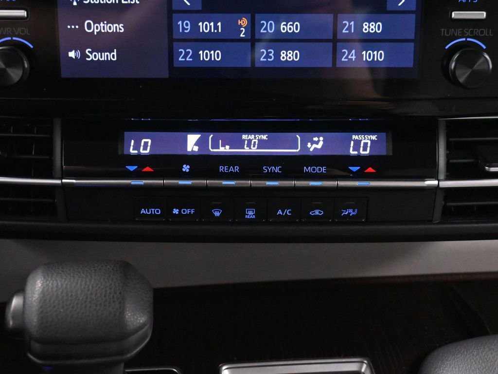 Used 2022 Toyota Sienna LE image 31