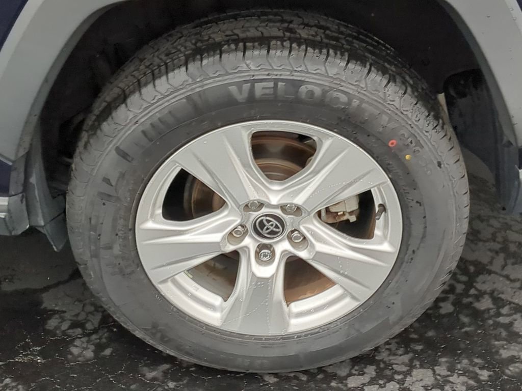 Used 2021 Toyota RAV4 XLE image 10