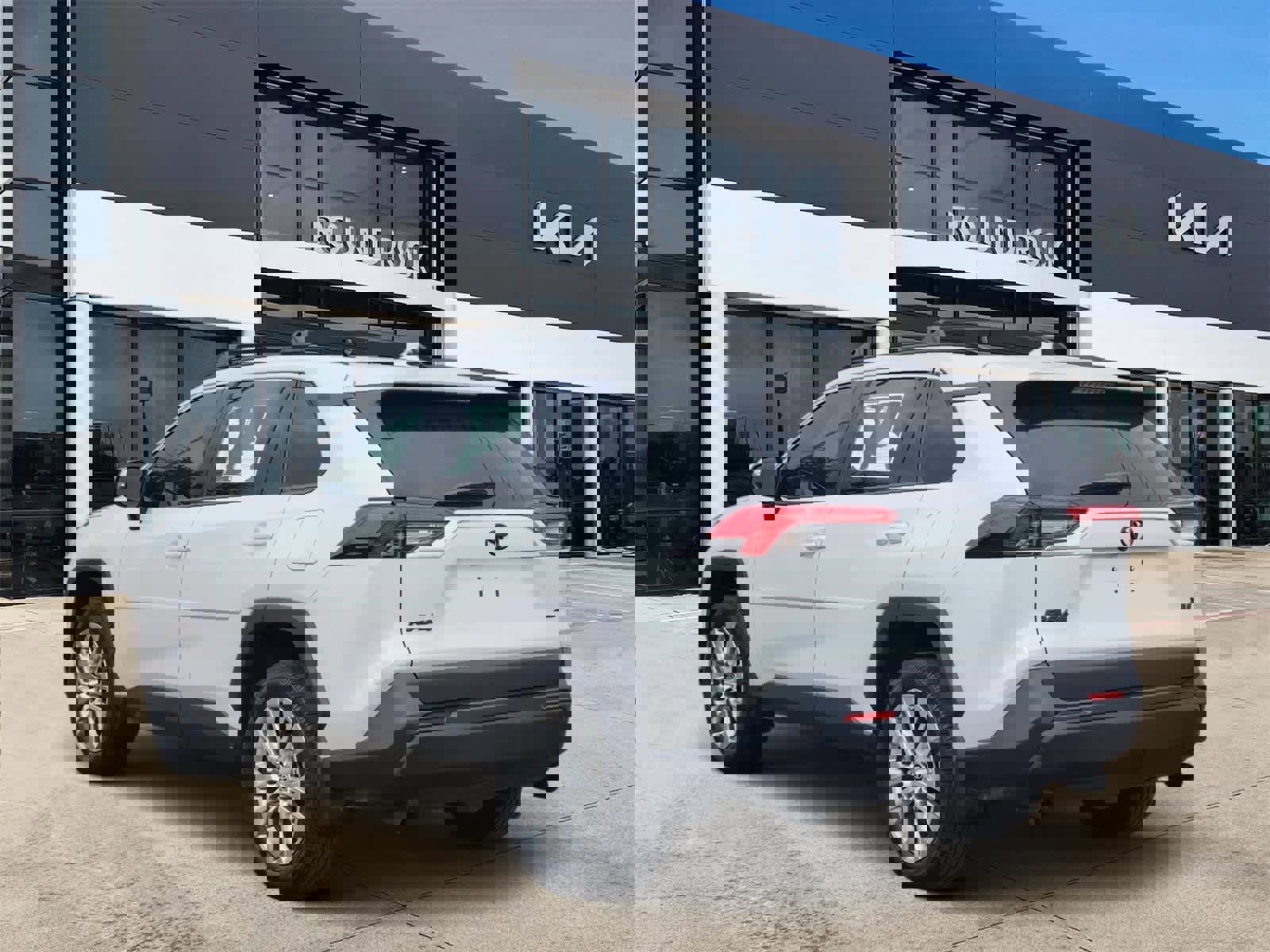 Used 2024 Toyota RAV4 XLE Premium image 6