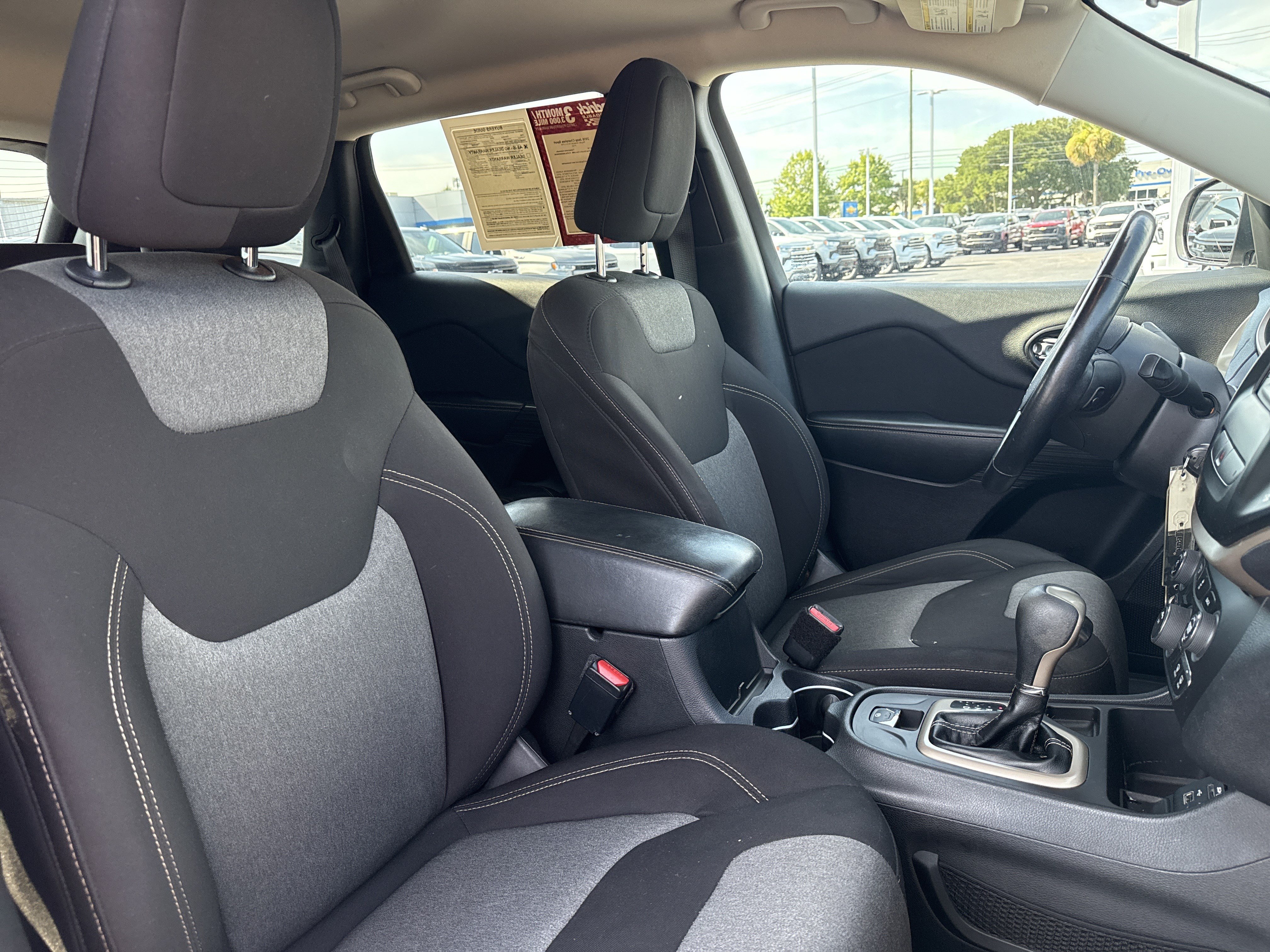 Used 2016 Jeep Cherokee Sport w/ Cold Weather Group FWD image 31