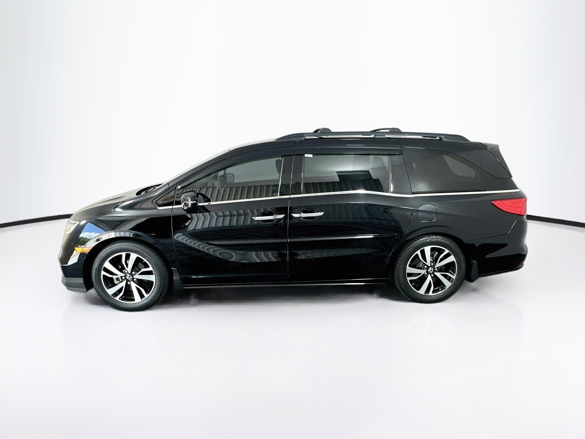 Used 2019 Honda Odyssey Elite image 4