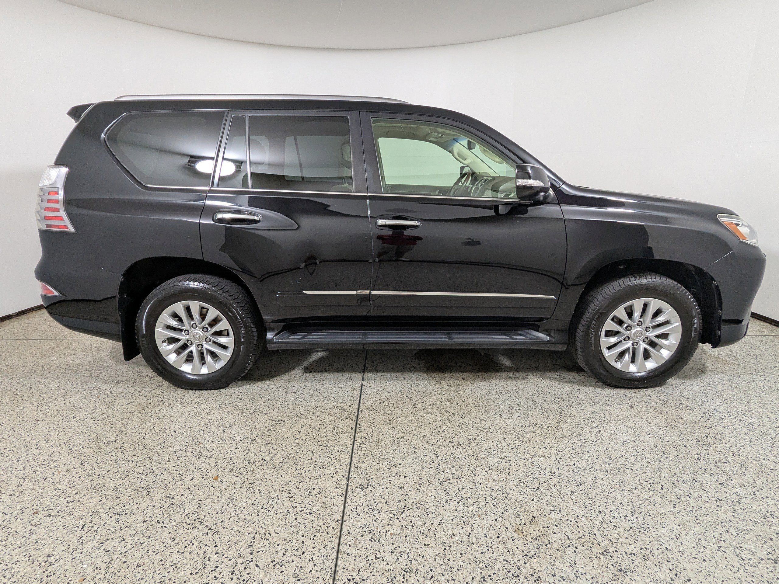 Used 2014 Lexus GX 460 w/ Premium Package image 8