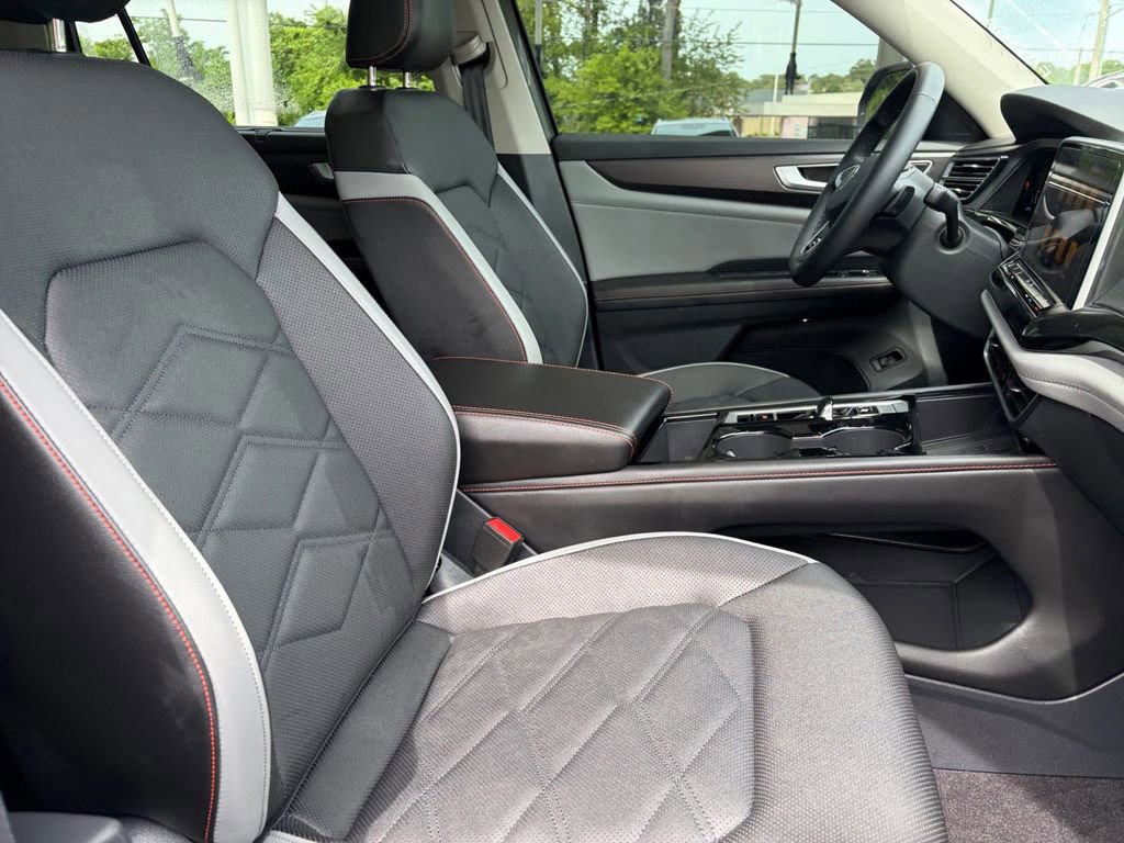 Certified 2025 Volkswagen Atlas Peak Edition SE AWD/4WD image 30
