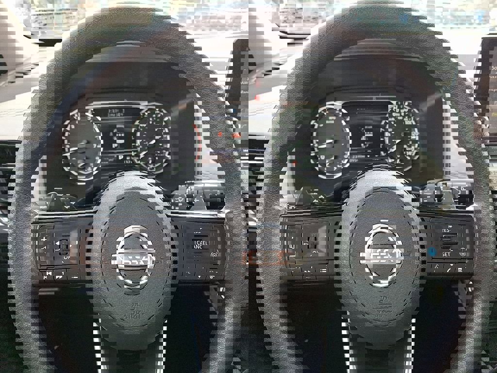 Used 2023 Nissan Rogue SV image 20