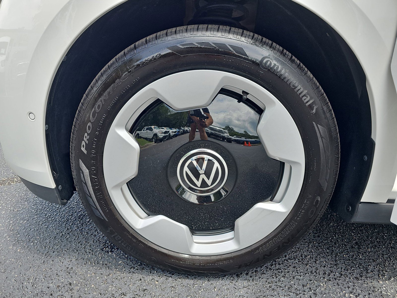 Used 2025 Volkswagen ID. Buzz Pro S RWD image 34