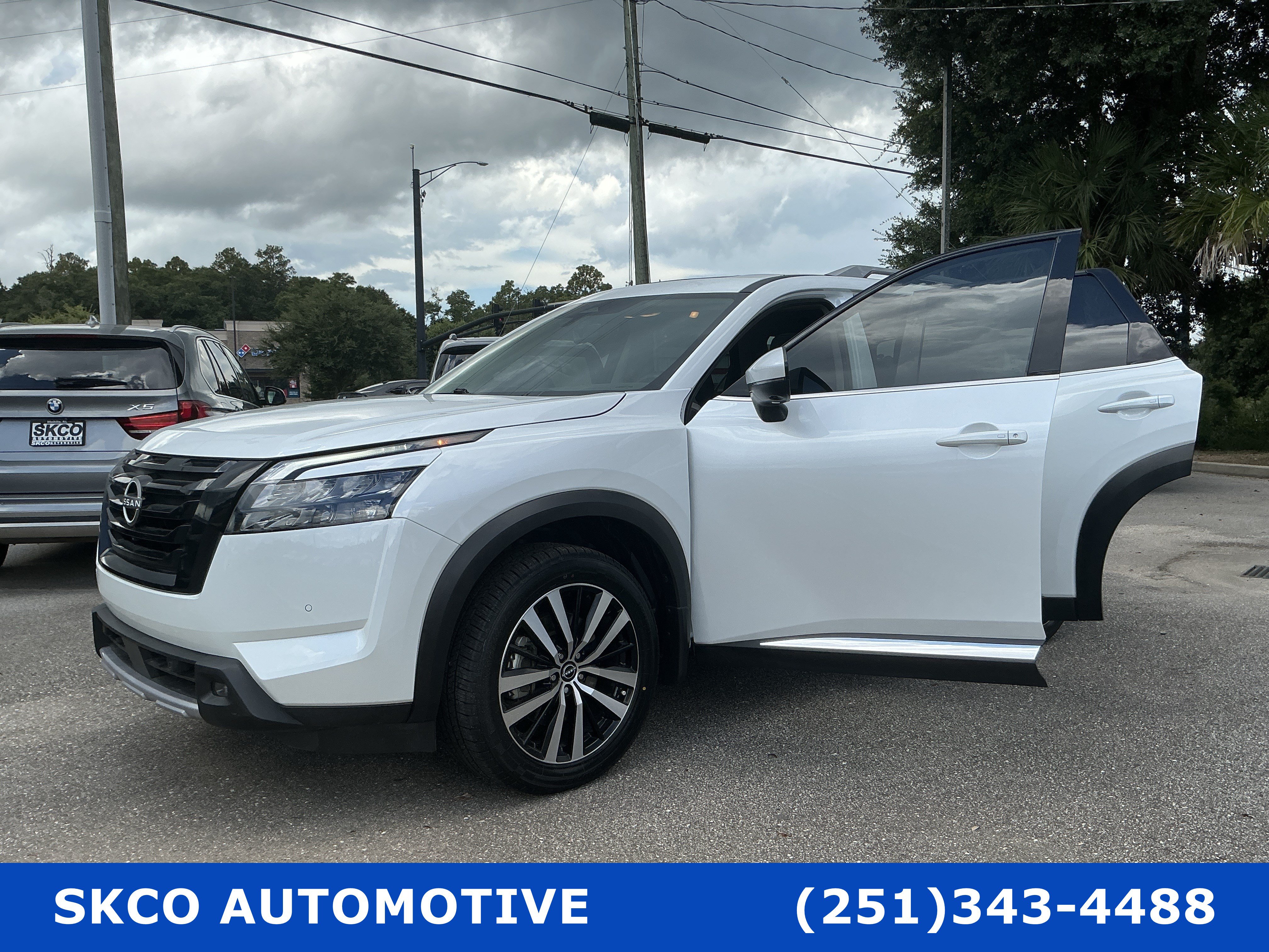 Used 2025 Nissan Pathfinder Platinum FWD image 30