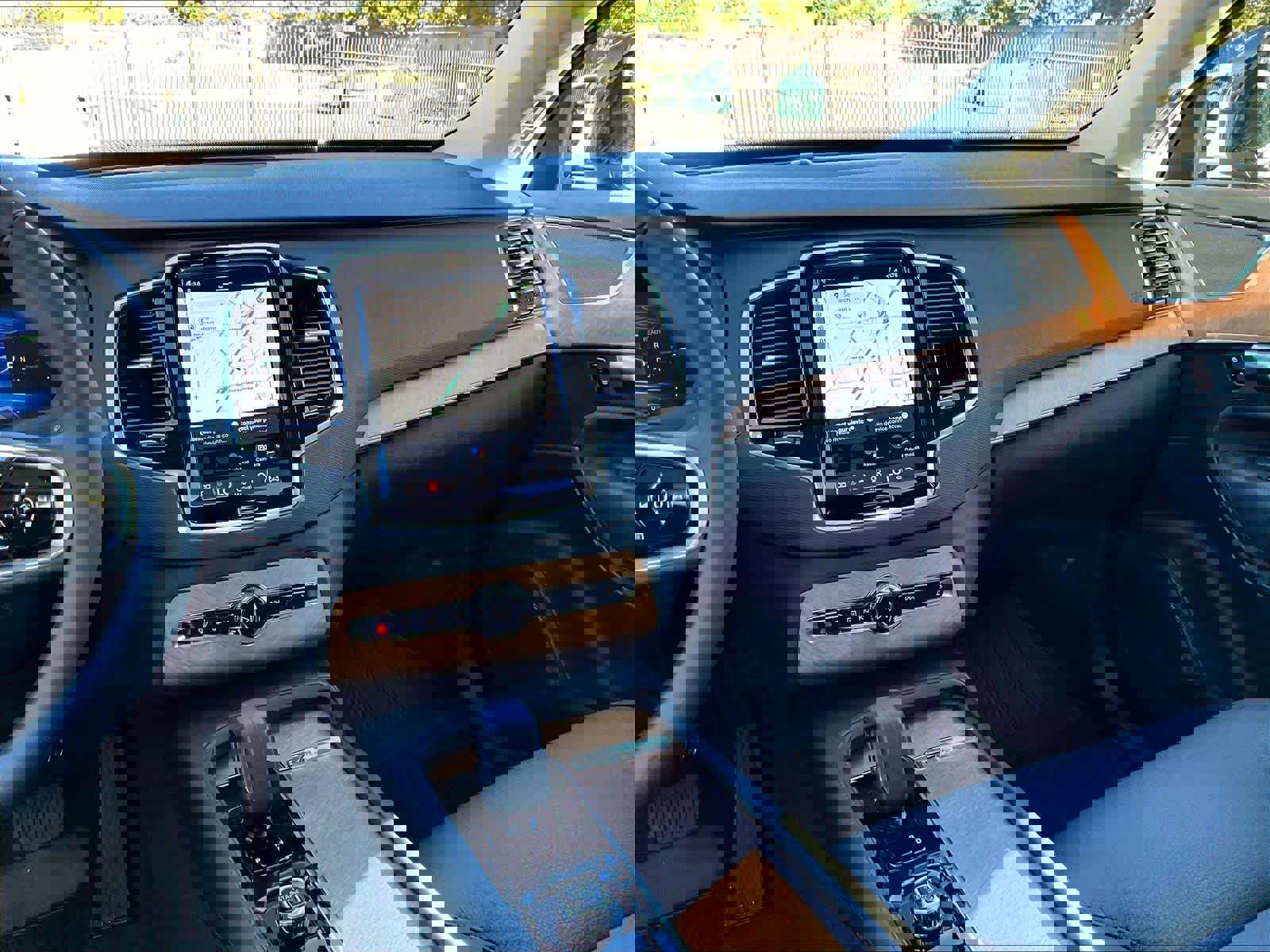 Used 2025 Volvo XC90 T8 Plus w/ Protection Package Premier image 8