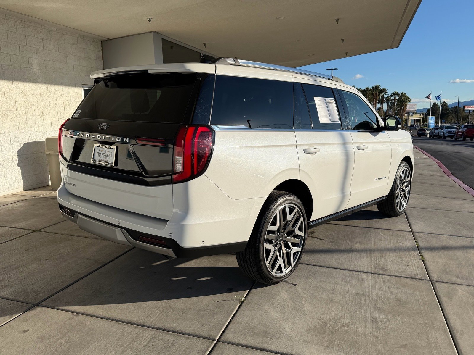 Used 2025 Ford Expedition Platinum w/ Platinum Ultimate Package image 3