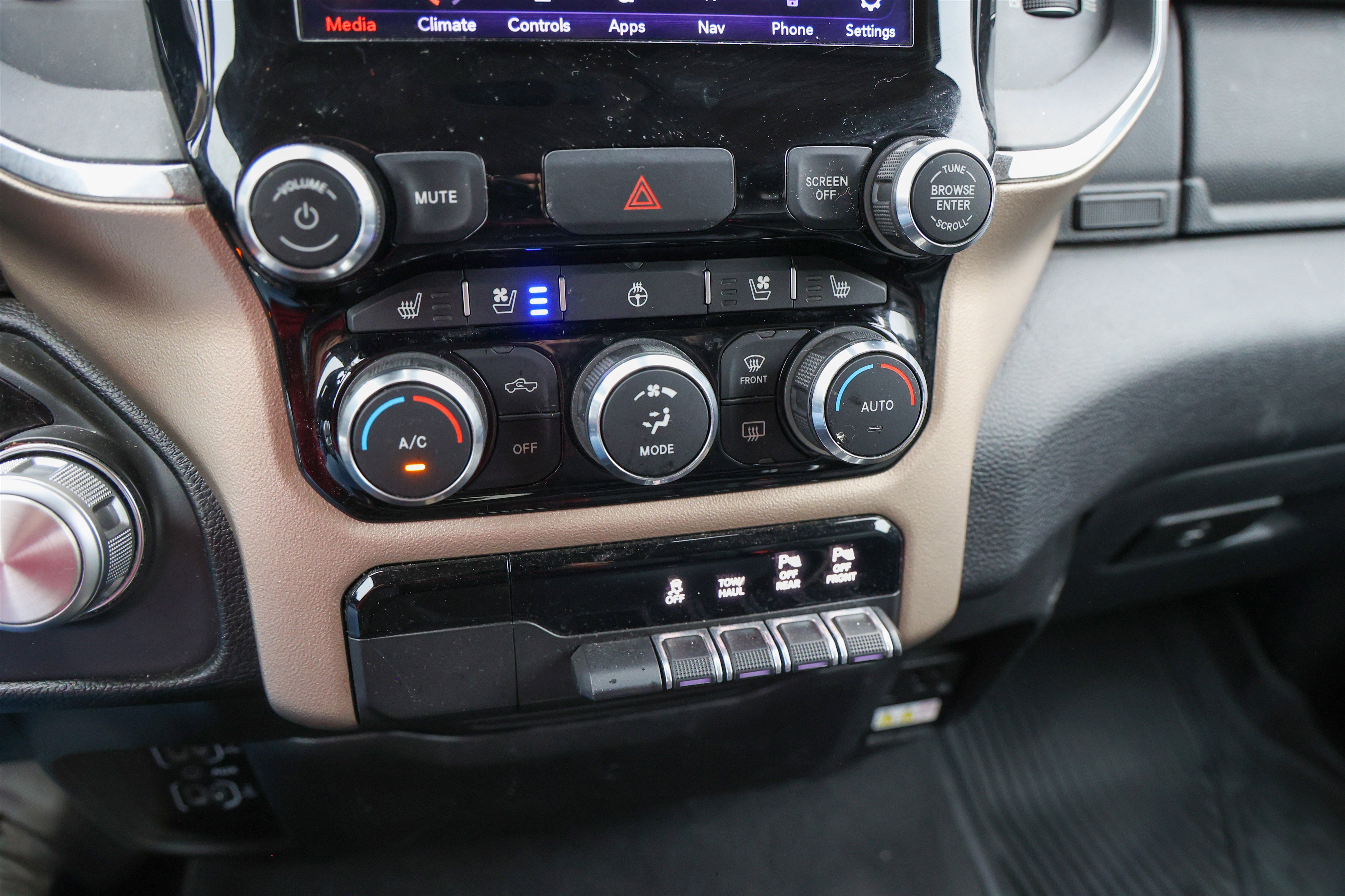 Used 2019 RAM 1500 Laramie AWD/4WD image 27