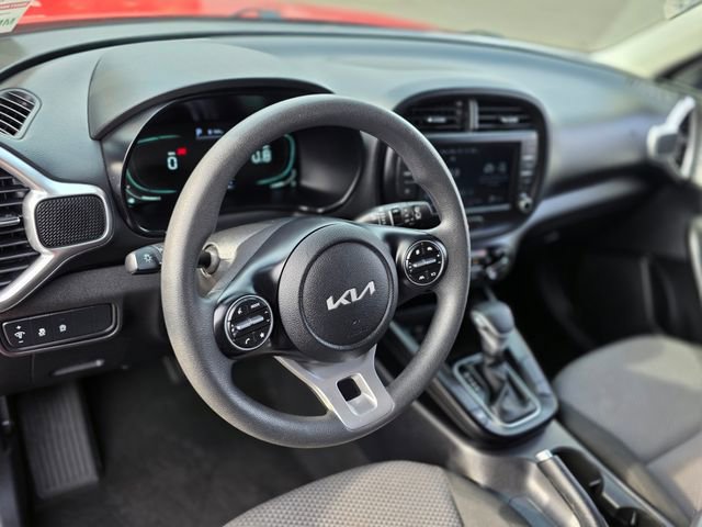 Used 2023 Kia Soul LX image 19
