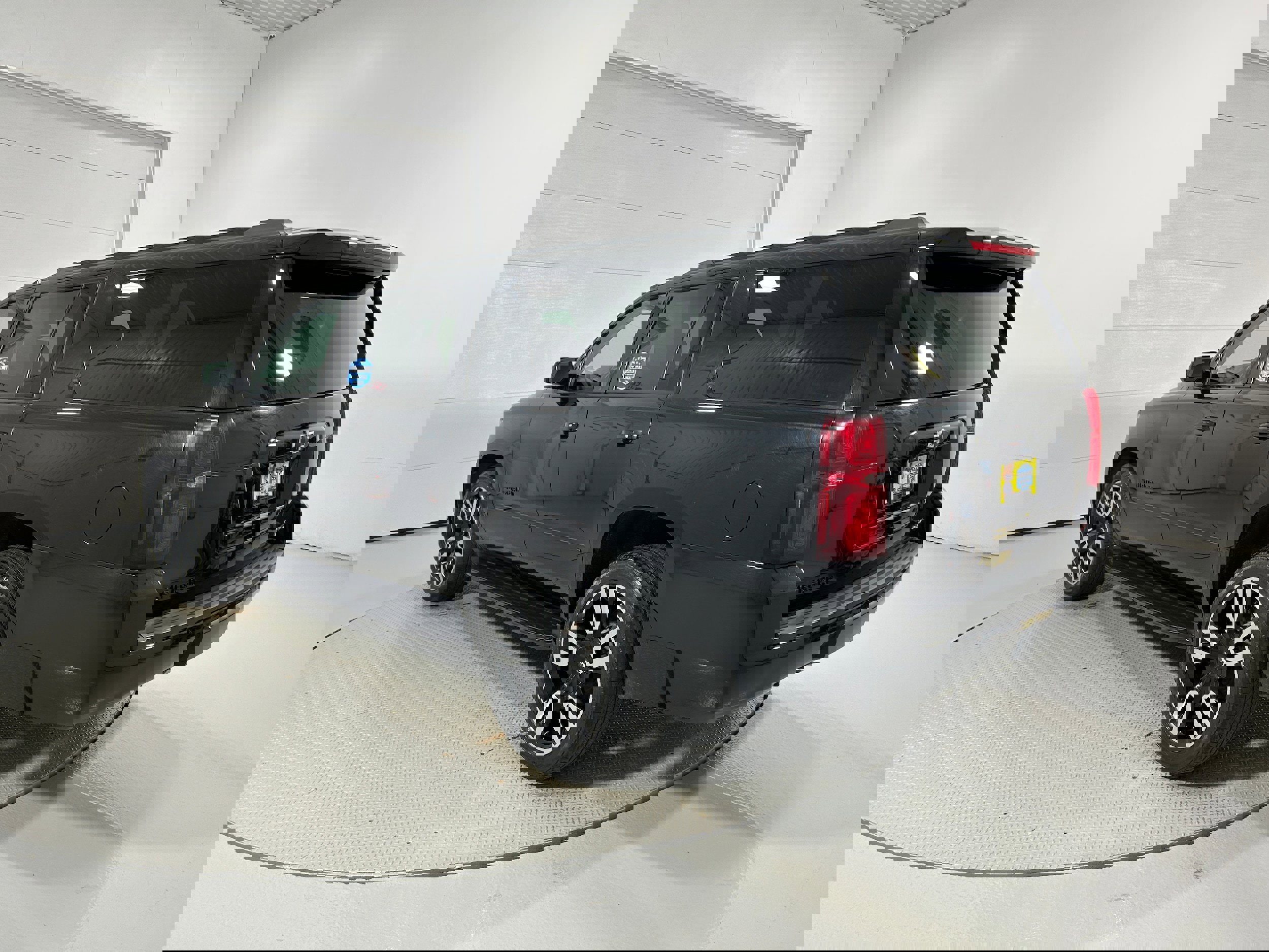 Used 2020 Chevrolet Suburban Premier image 22