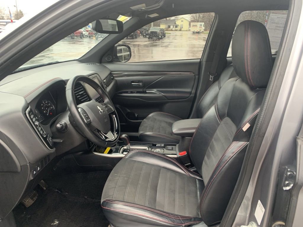Used 2020 Mitsubishi Outlander LE AWD/4WD image 12