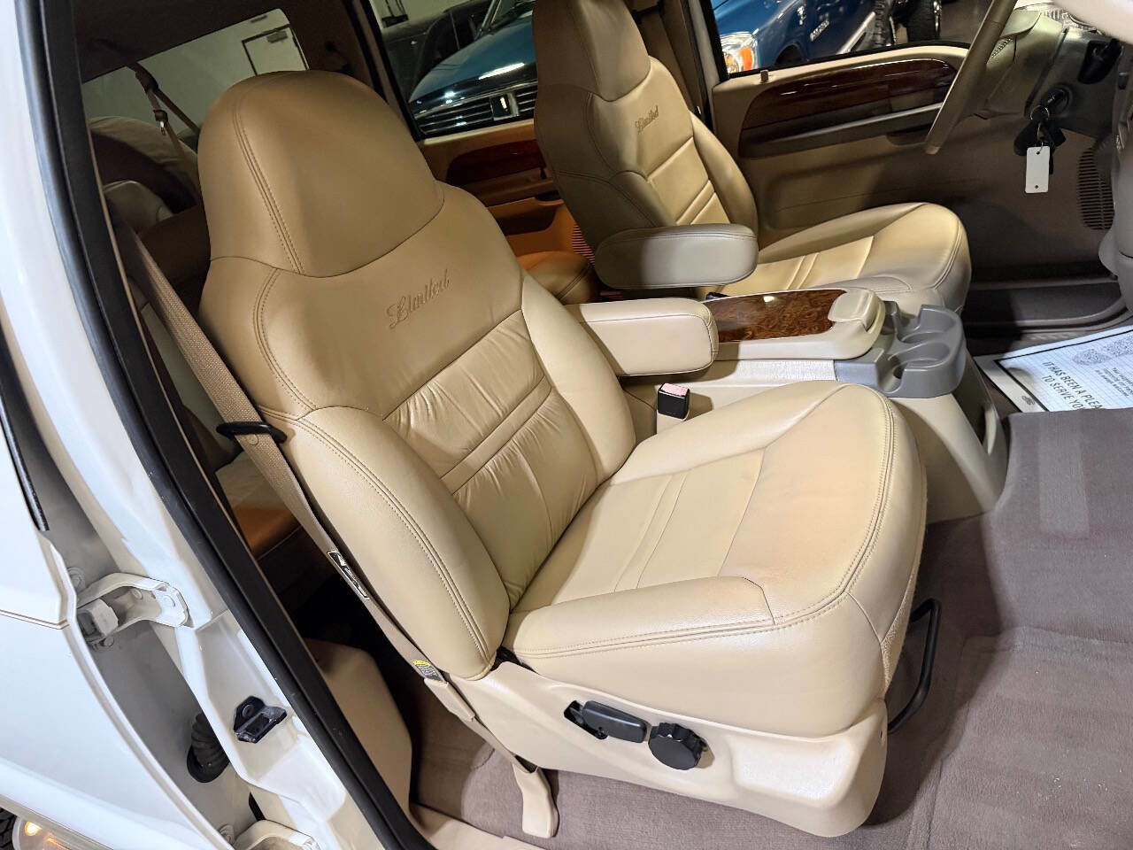 Used 2001 Ford Excursion Limited image 45