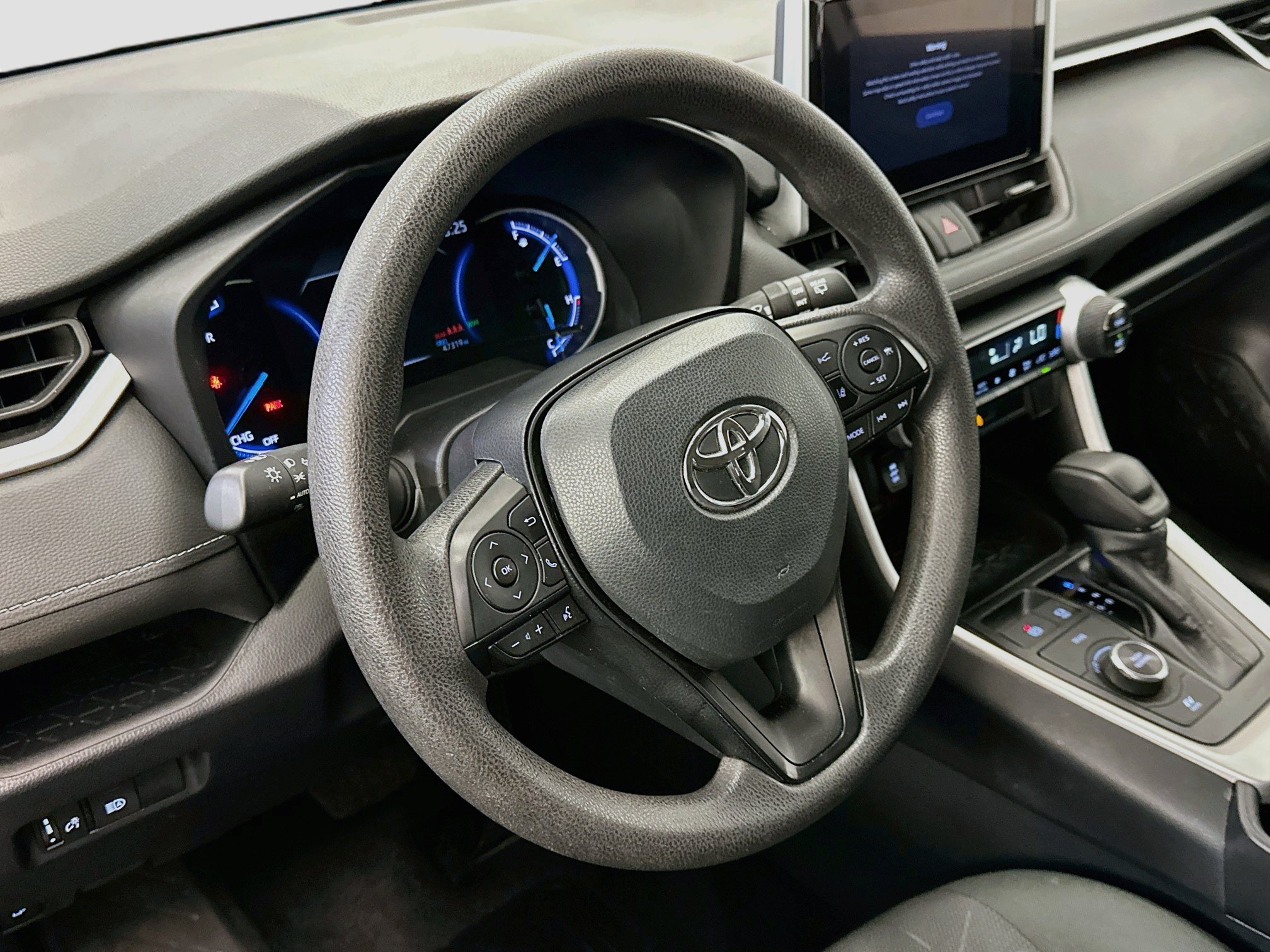 Used 2025 Toyota RAV4 XLE AWD/4WD image 18