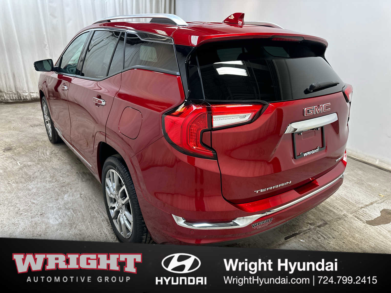 Used 2023 GMC Terrain Denali w/ Denali Premium Package image 4