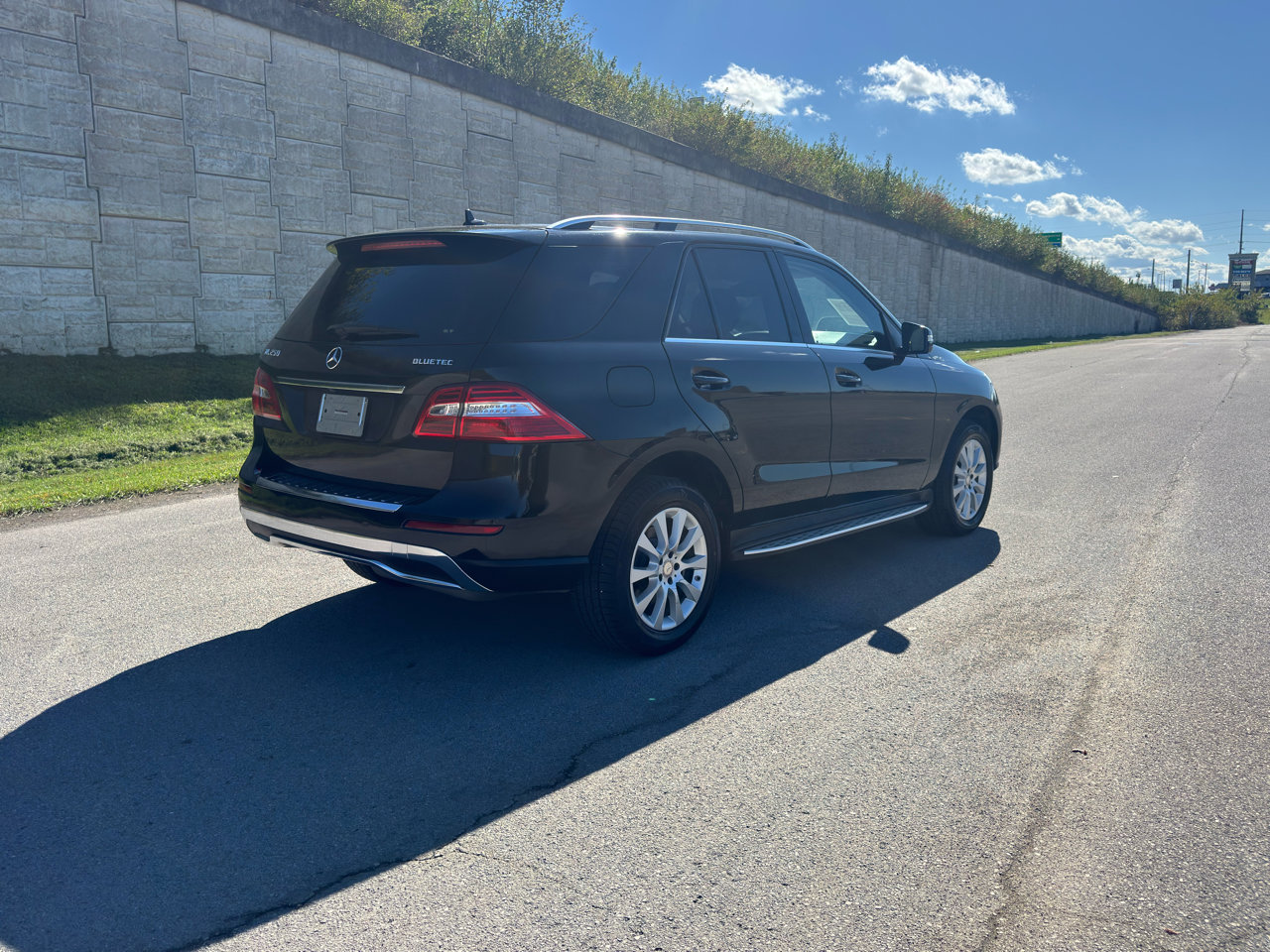 Used 2015 Mercedes-Benz ML 250 BlueTEC 4MATIC image 3