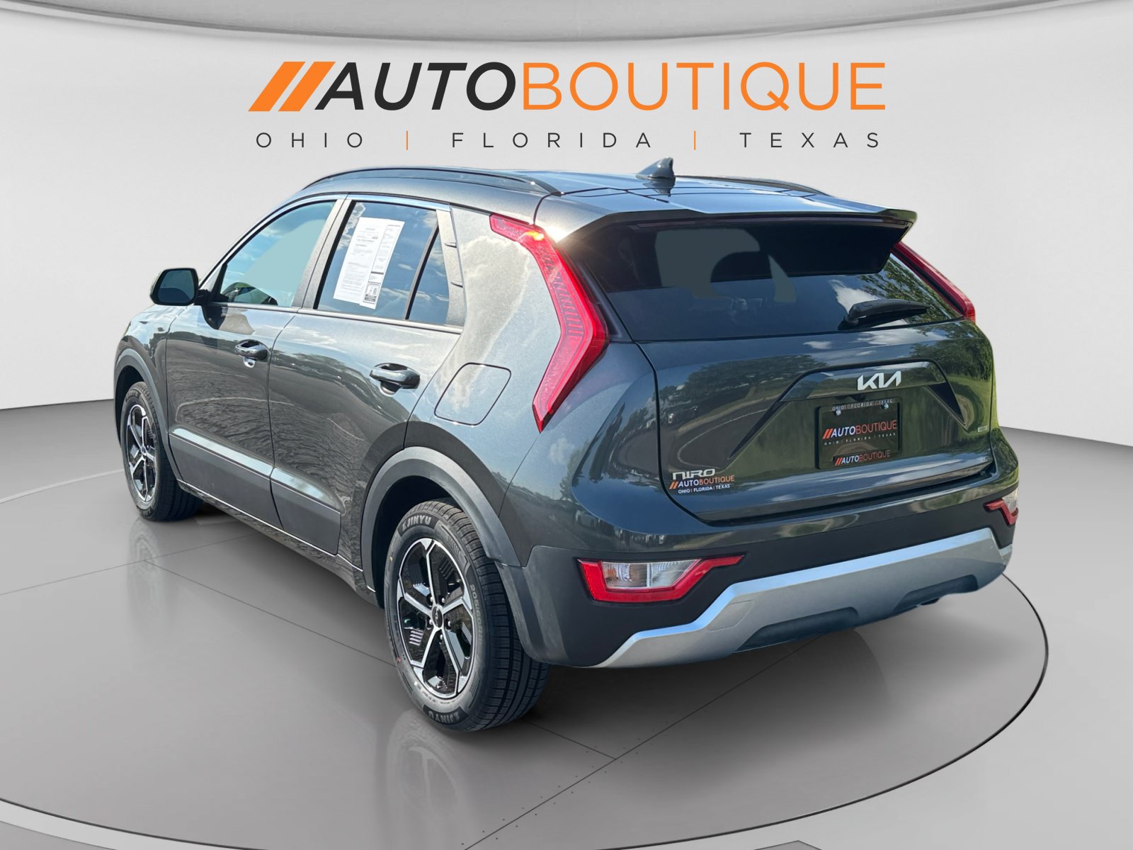 Used 2025 Kia Niro LX FWD image 7