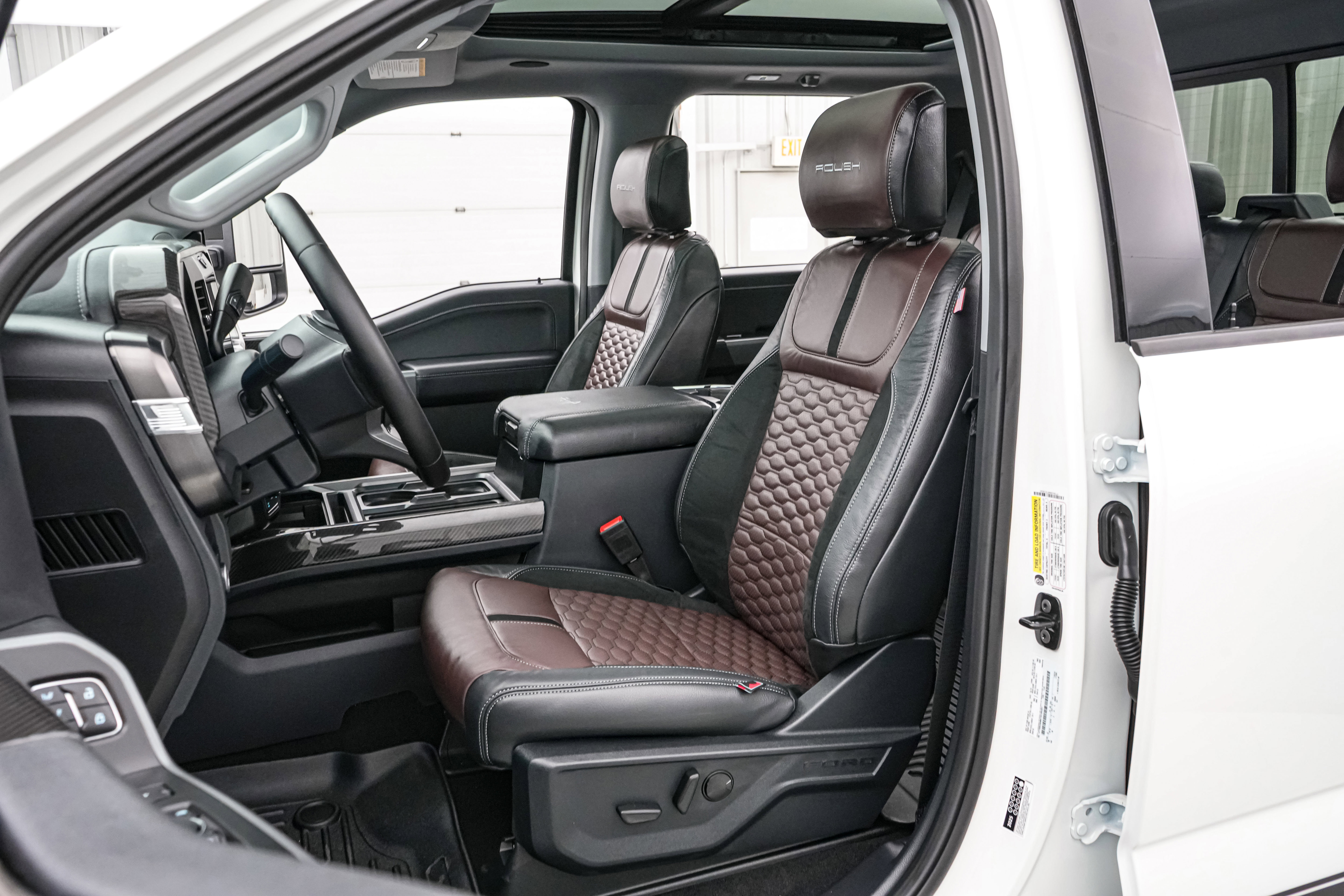 New 2026 Ford F250 Lariat w/ Black Appearance Package image 24