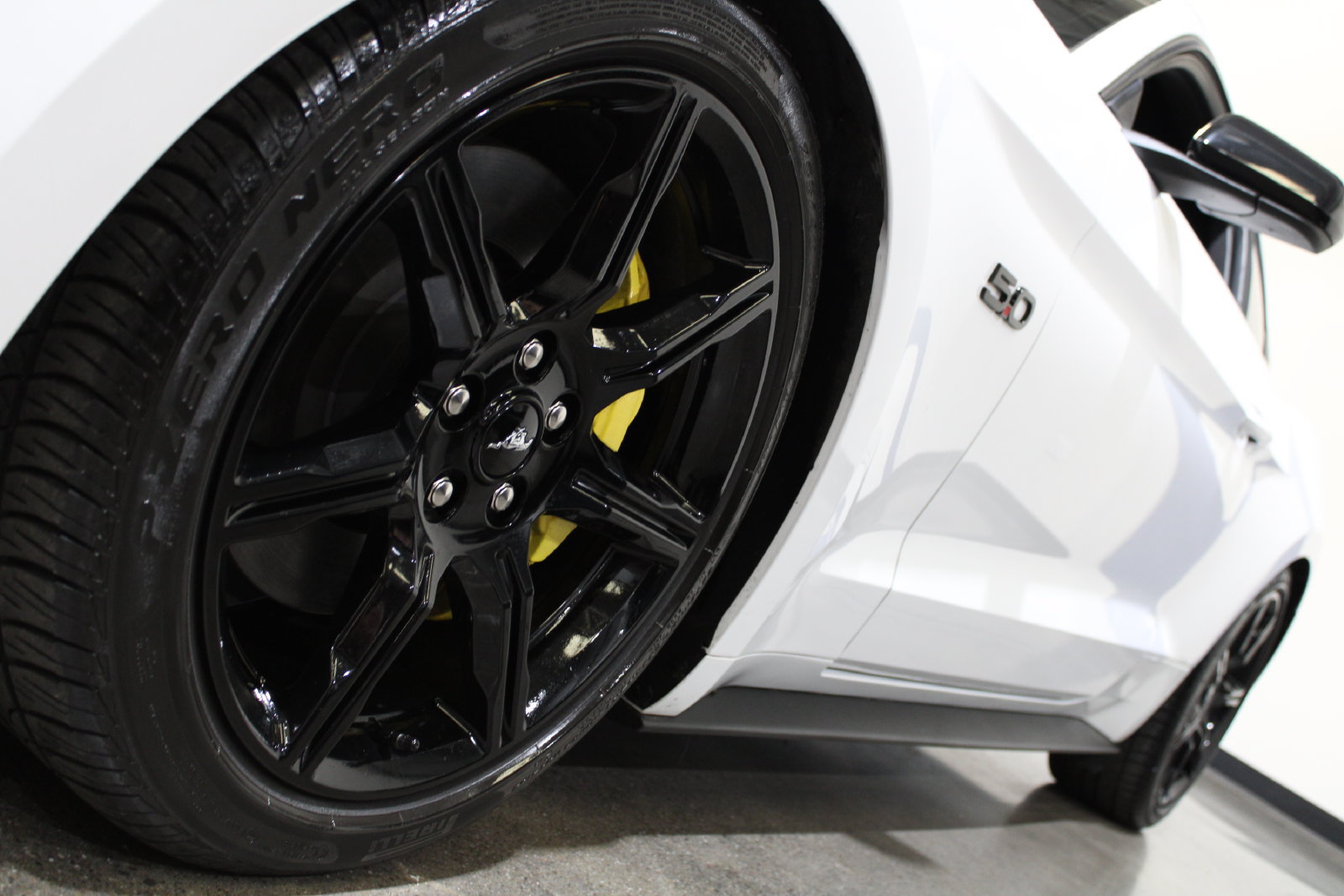 Used 2017 Ford Mustang GT RWD image 8