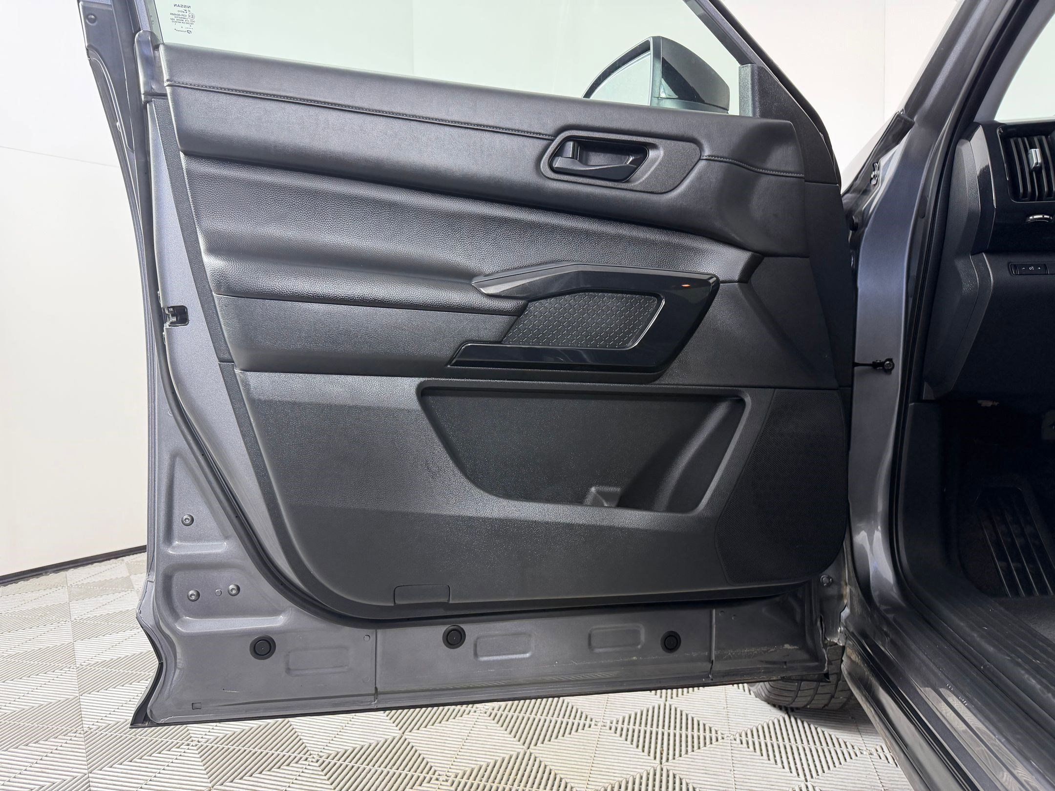 Used 2024 Nissan Pathfinder S AWD/4WD image 23