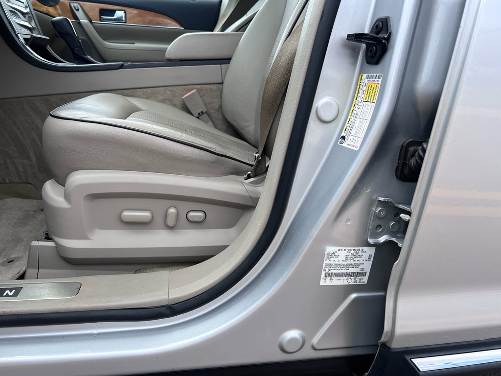 Used 2013 Lincoln MKX FWD image 19