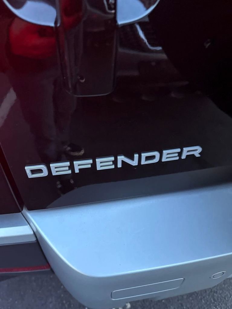 Used 2025 Land Rover Defender 110 S image 20