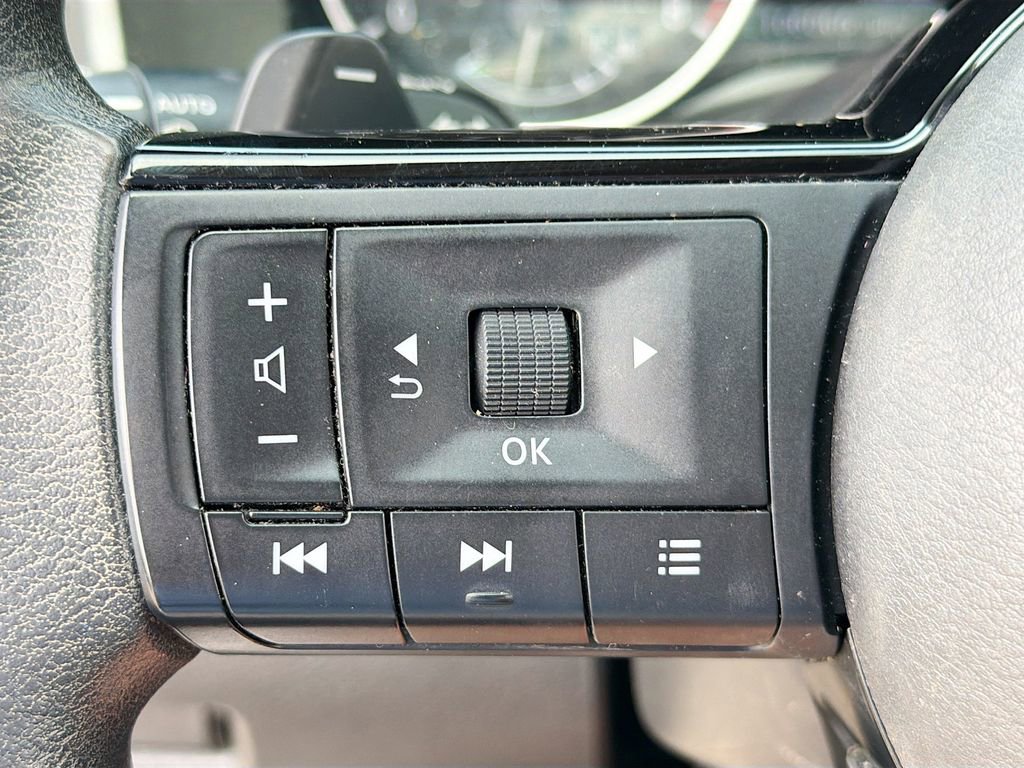 Used 2021 Nissan Rogue SV FWD image 16