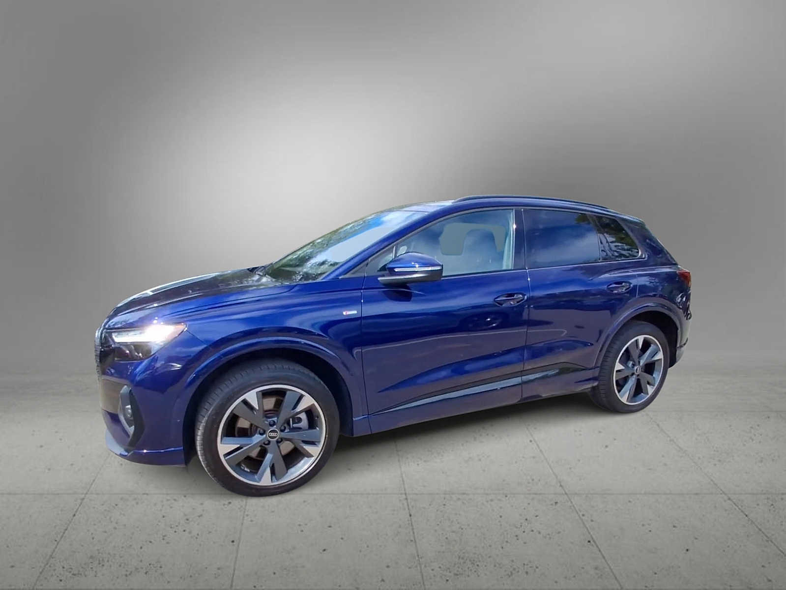 Used 2023 Audi Q4 e-tron Premium Plus w/ Premium Plus AWD/4WD image 4