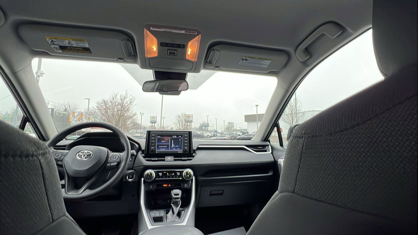 Used 2021 Toyota RAV4 XLE image 19