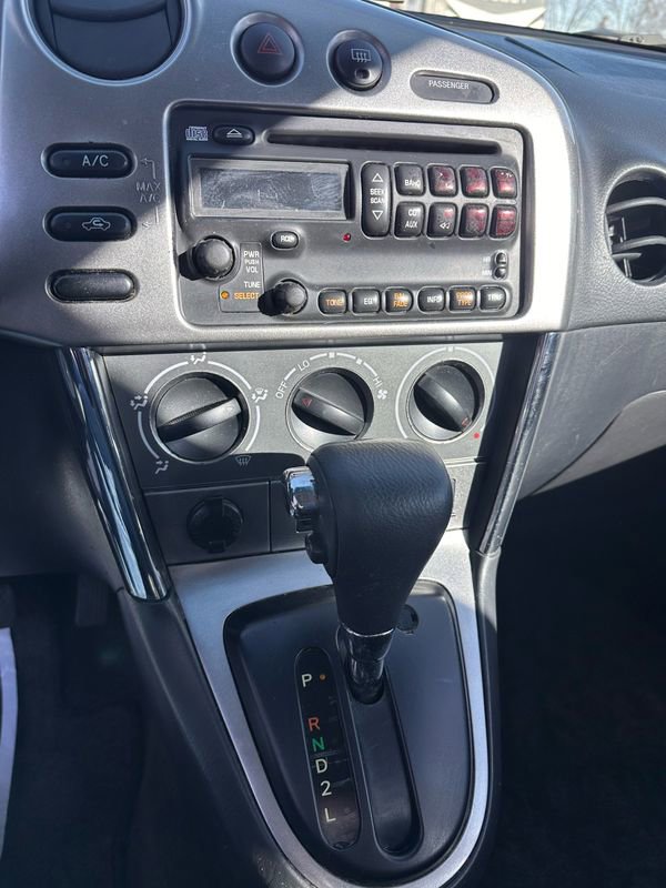 Used 2007 Pontiac Vibe w/ Sun And Sound Package image 11