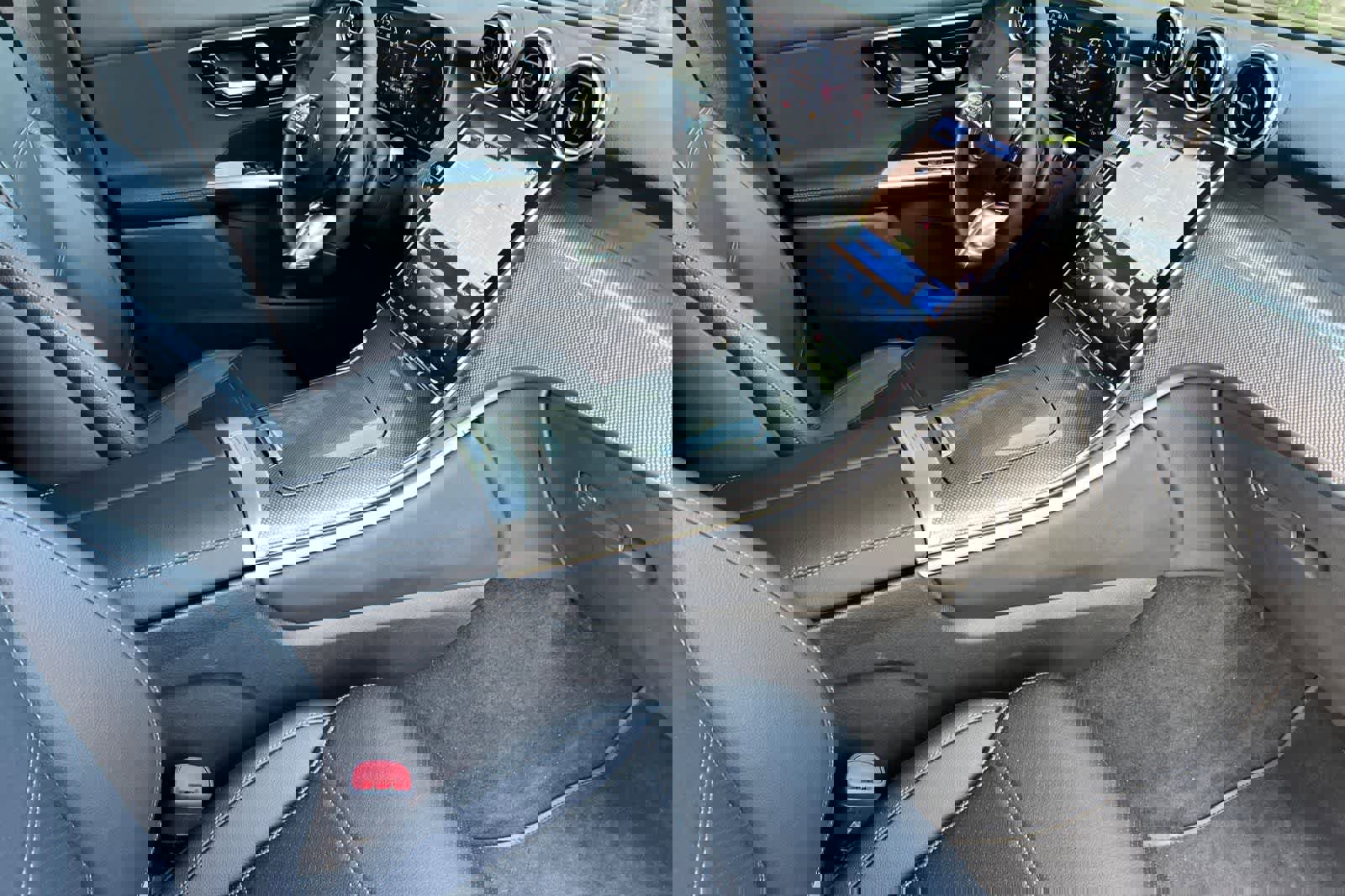 Used 2025 Mercedes-Benz GLC 300 image 17