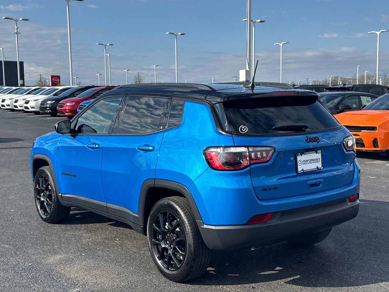 Used 2023 Jeep Compass Latitude w/ Sun and Sound Group AWD/4WD image 5