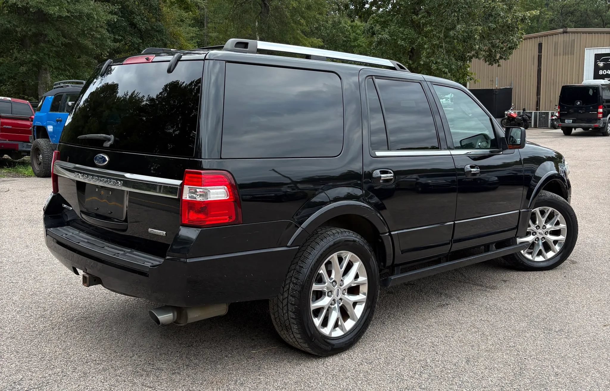 Used 2016 Ford Expedition Limited w/ Equipment Group 301A AWD/4WD image 6