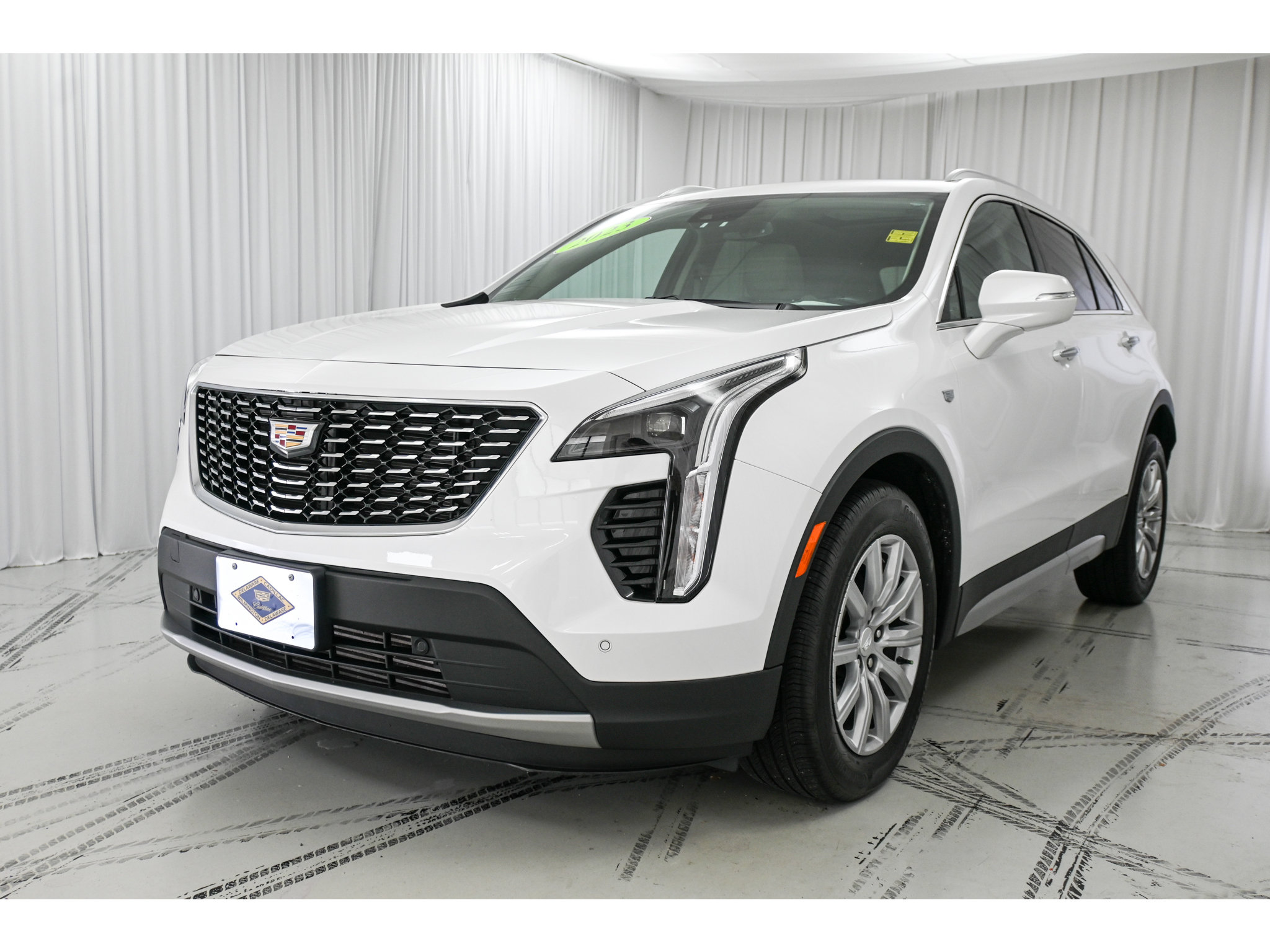 Used 2023 Cadillac XT4 Premium Luxury w/ Cold Weather Package FWD image 4