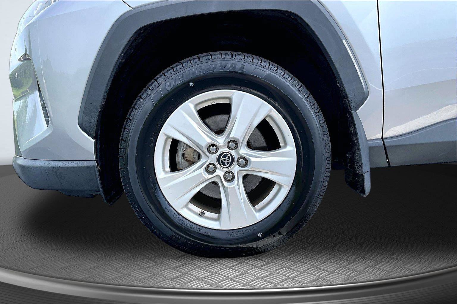 Used 2019 Toyota RAV4 XLE w/ Convenience Package AWD/4WD image 10