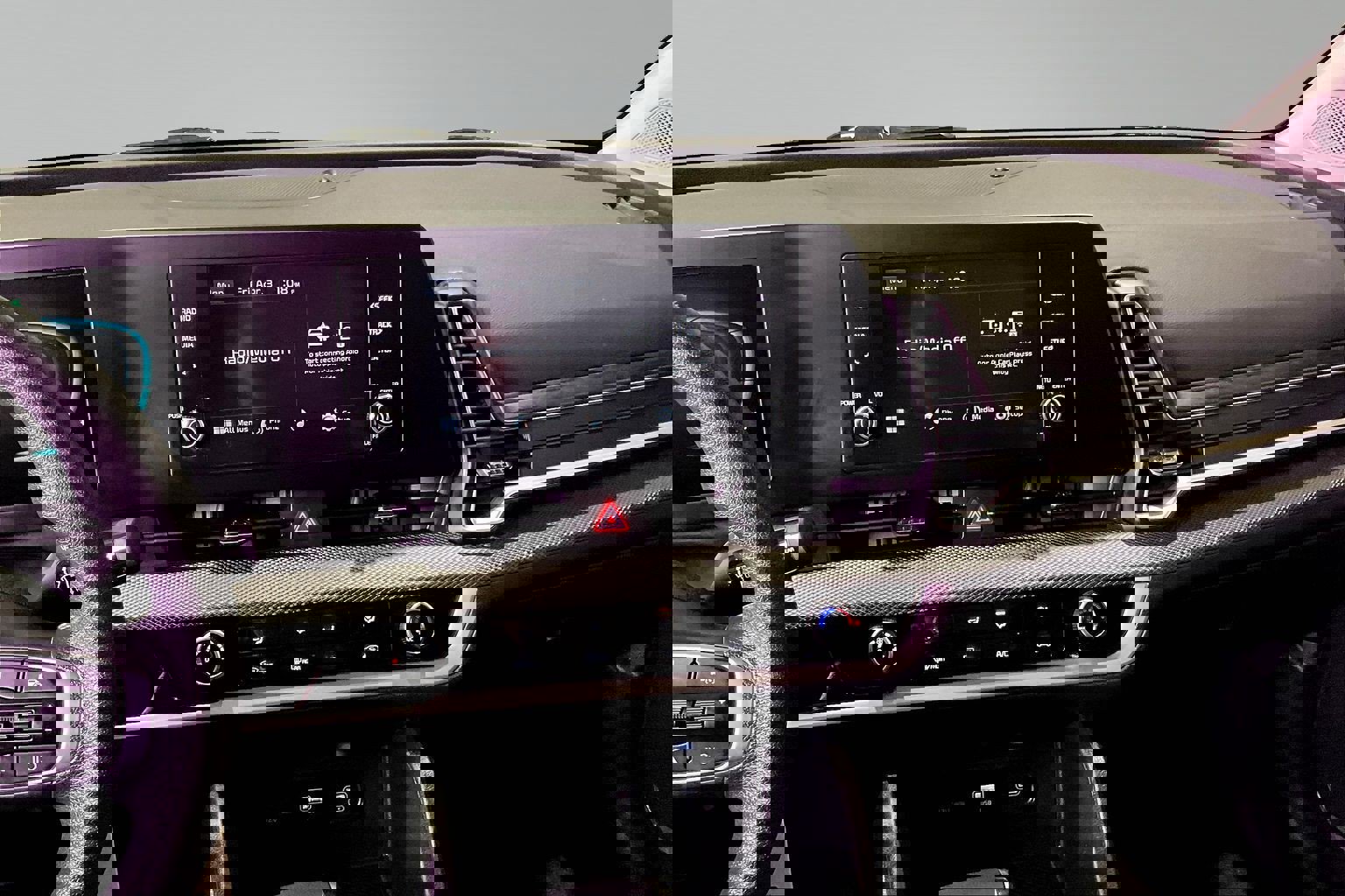 Used 2024 Kia Sportage LX image 9